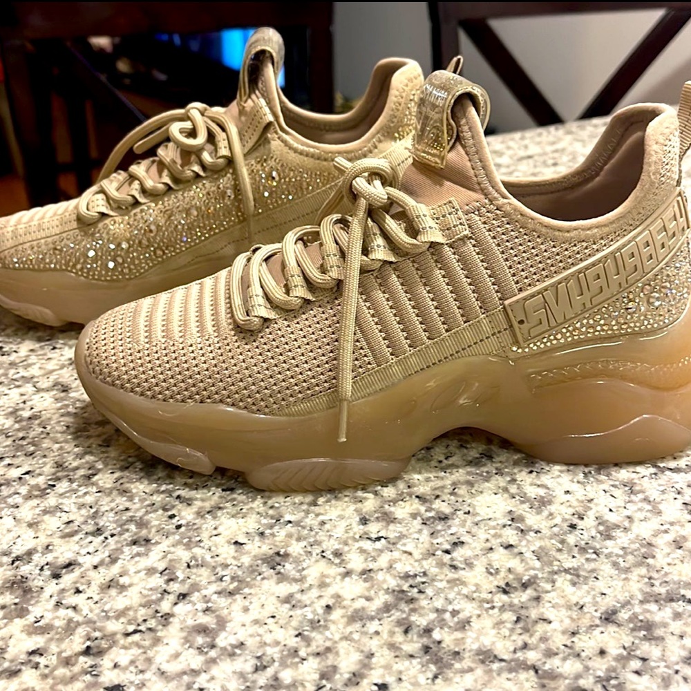 Steve Madden nude sneakers